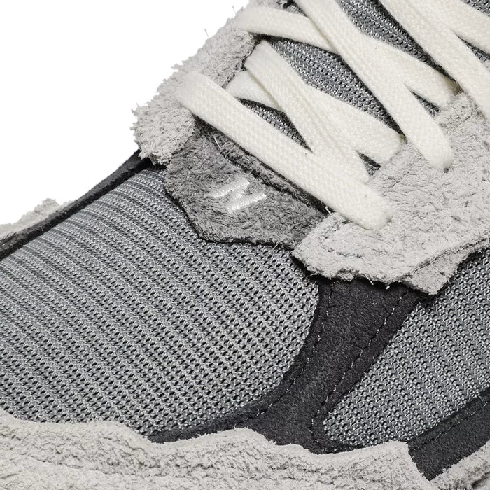 New Balance 2002R “Protection Pack Rain Cloud” ()