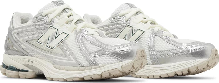New Balance 1906R “Silver Metallic” ()