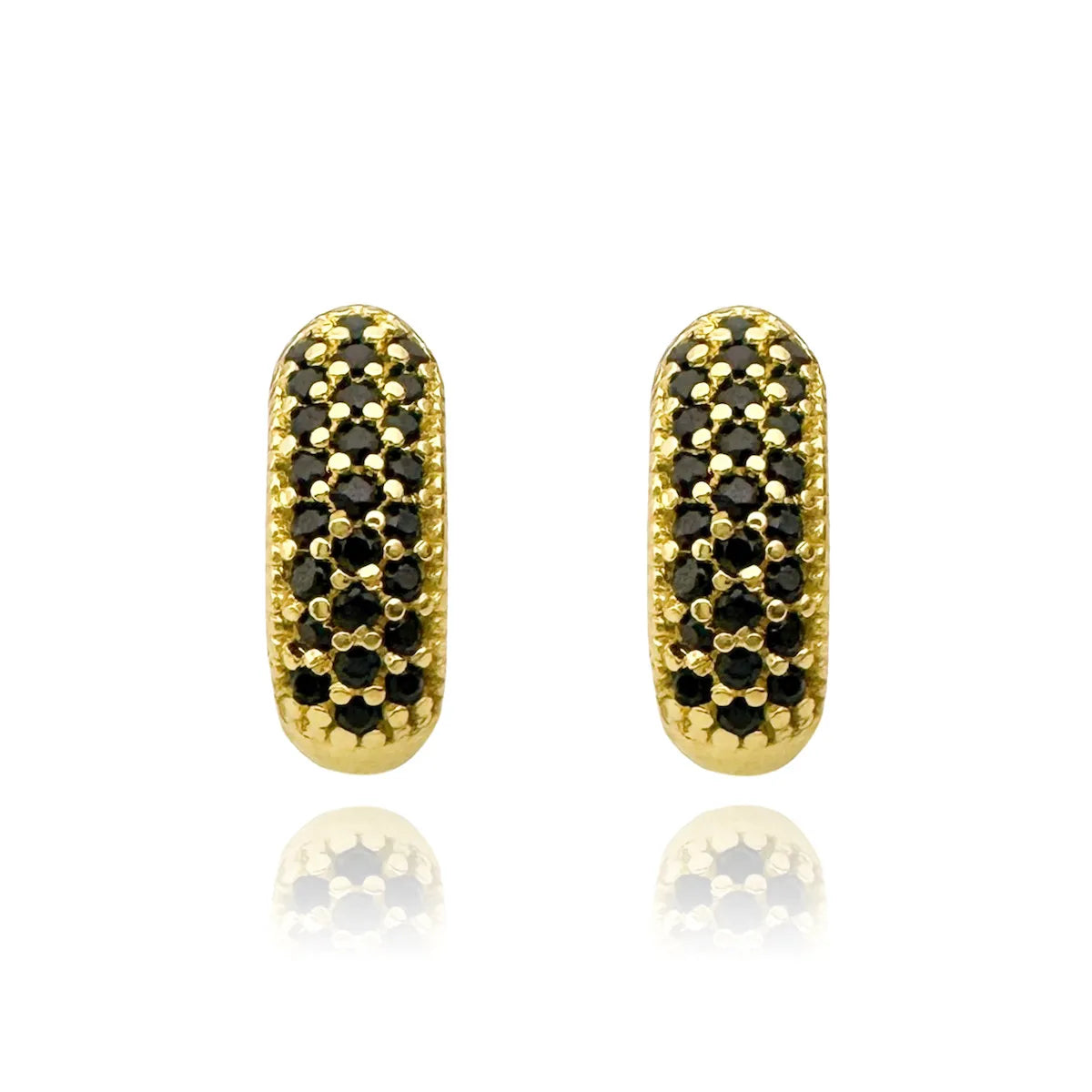 Brinco Argola Cravejada em Zircônia 25 Pedras Pretas (Banho Ouro 24k)